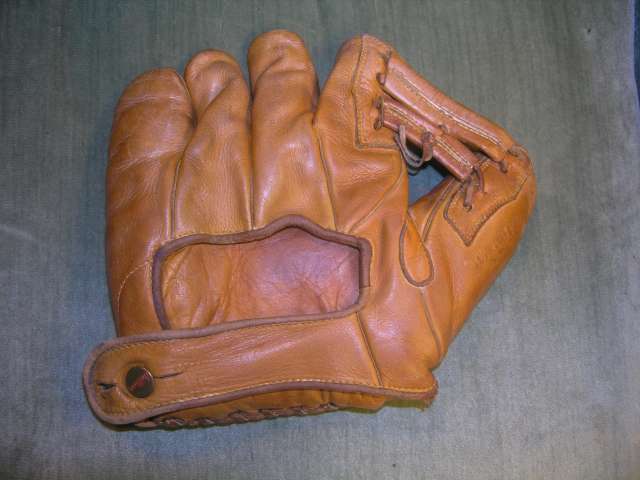 Rogers Hornsby Wilson 648L Back Doug